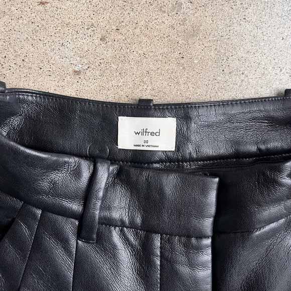 ARITZIA - Effortless Vegan Leather Pleated Pants - Picture 8 of 8